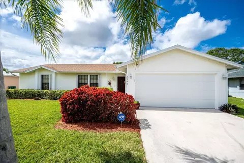 2548 SE Appleby St, Port Saint Lucie, FL 34952