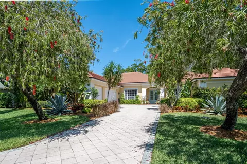 121 Passage Is, Indian River Shores, FL 32963