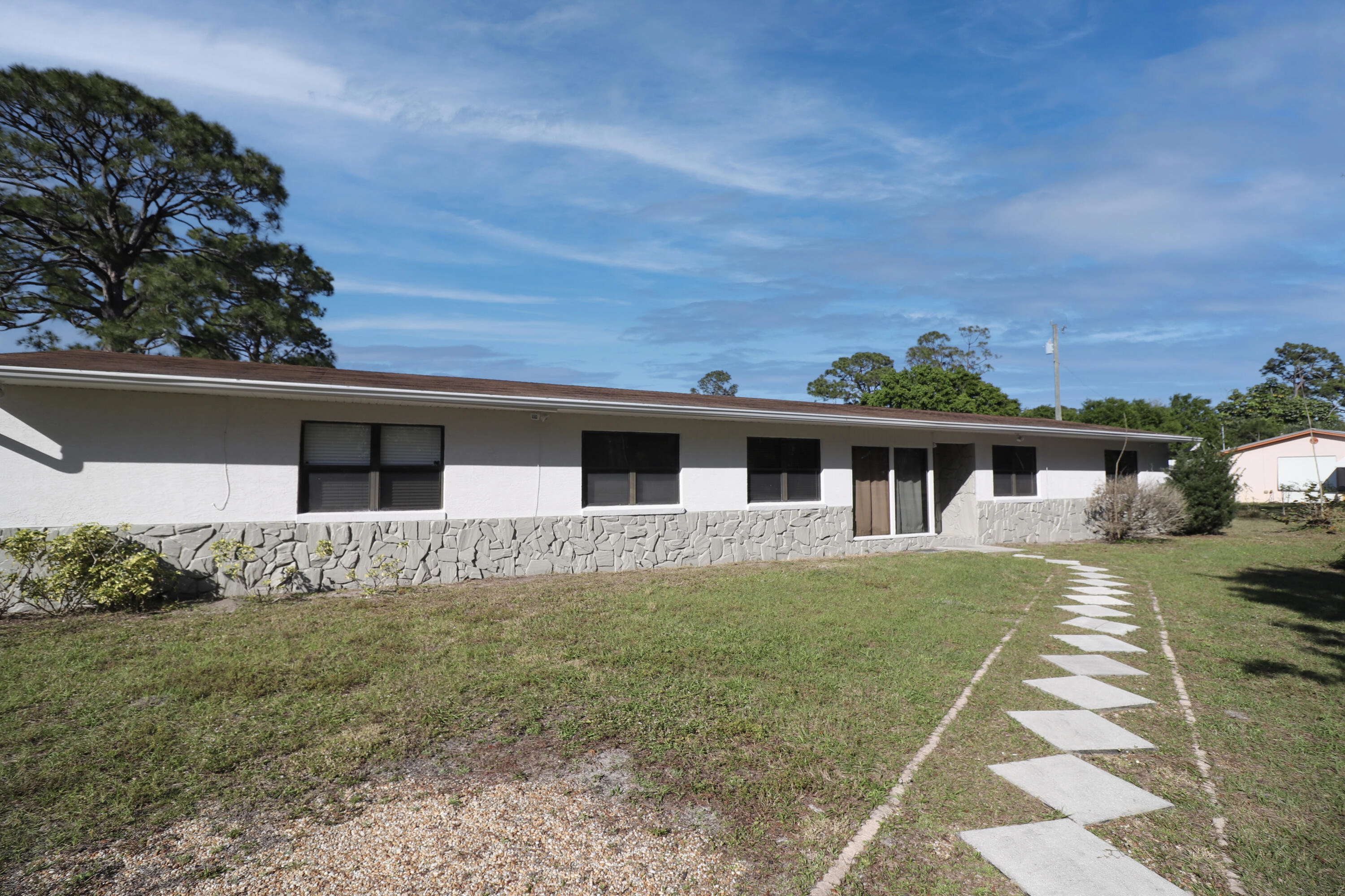 4120 Edwards Rd  