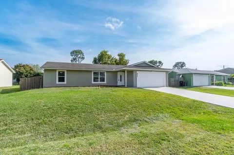 474 SW Meadow Ter, Port Saint Lucie, FL 34984