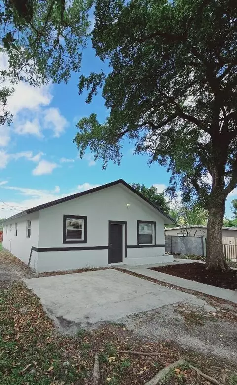 2813 NW 4th St, Pompano Beach, FL 33069