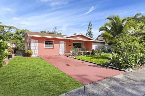 1010 S B St, Lake Worth, FL 33460