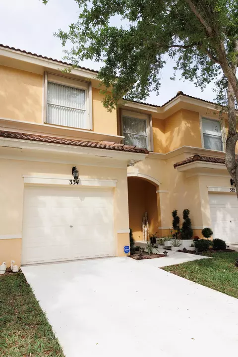 334 River Bluff Ln, Royal Palm Beach, FL 33411