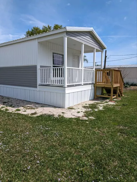 1085 Rosebud Ave, Okeechobee, FL 34974