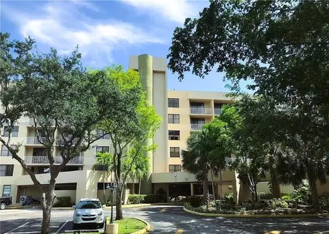 901 Hillcrest Dr #604, Hollywood, FL 33021