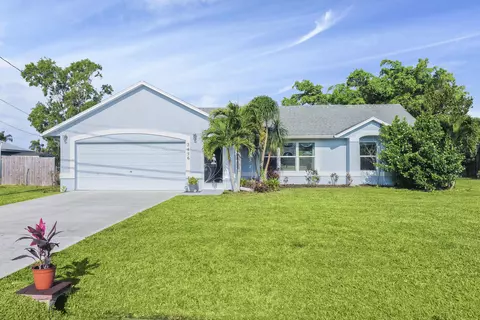 2456 SE Charleston Dr, Port Saint Lucie, FL 34953