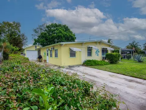 2112 Golfview Ct, Fort Pierce, FL 34950