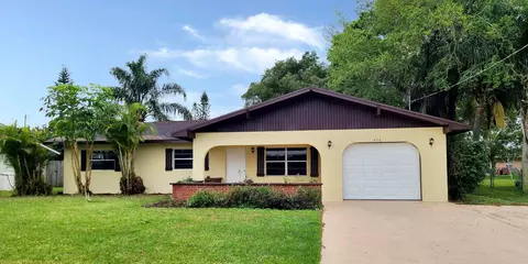 576 SE Greenway Ter, Port Saint Lucie, FL 34983