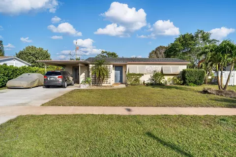 356 Henthorne Dr, Palm Springs, FL 33461
