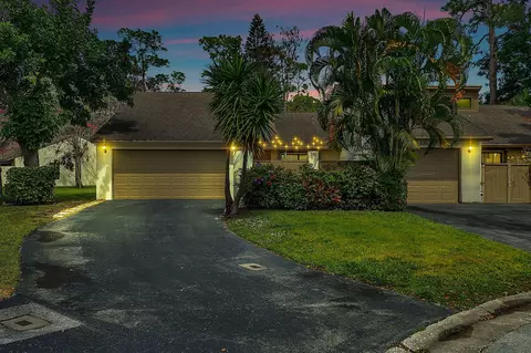 381 Wood Dale Dr, Wellington, FL 33414