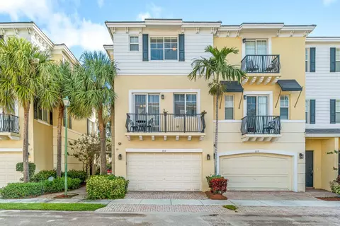 606 NW 38th Cir, Boca Raton, FL 33431