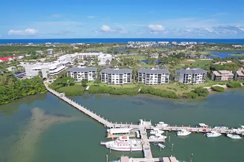 370 NEdgewater Dr #401, Stuart, FL 34996