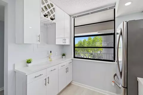 3635 Whitehall Dr #404, West Palm Beach, FL 33401