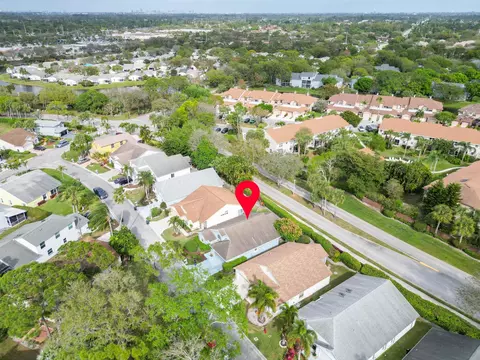 129 Hammocks Dr, Greenacres, FL 33413