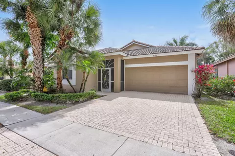 9128 Bay Point Cir, West Palm Beach, FL 33411
