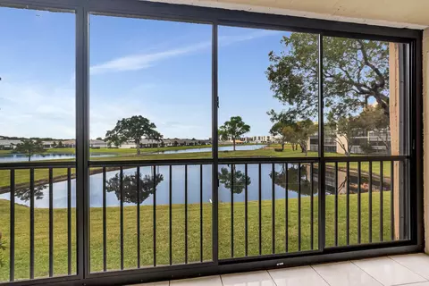 7146 Huntington Ln #204, Delray Beach, FL 33446