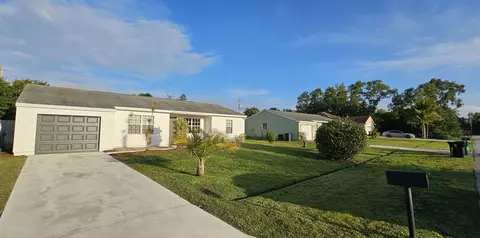 2537 SE Lakewood St, Port Saint Lucie, FL 34952