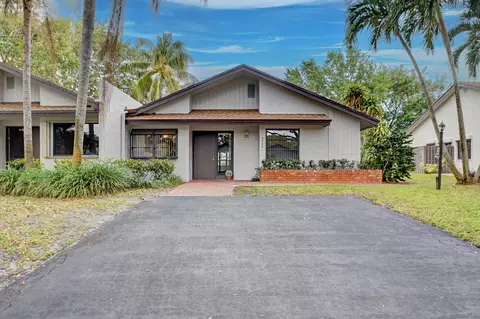3735 Arelia Dr, Delray Beach, FL 33445