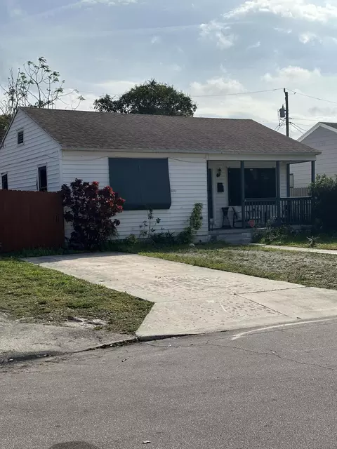 636 58th St, West Palm Beach, FL 33407