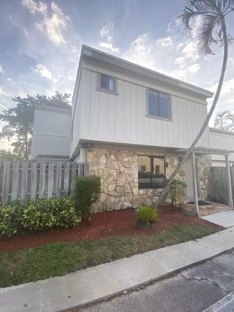 11872 Sturbridge Ln, Wellington, FL 33414