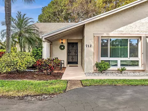 712 Lago Rd, Delray Beach, FL 33445