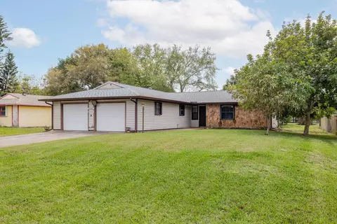 8005 Lakeside Way, Fort Pierce, FL 34951