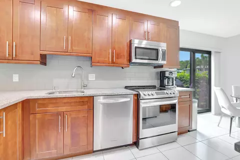 50 Stratford Ln #G, Boynton Beach, FL 33436