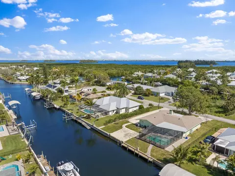 2233 6th Ave SE, Vero Beach, FL 32962