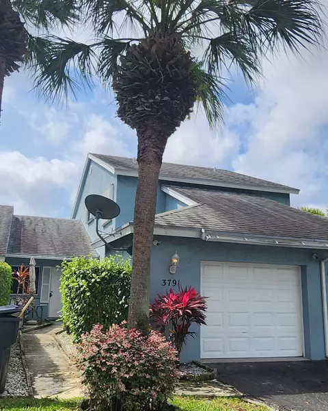 3791 E Island Club Cir, Lake Worth, FL 33462