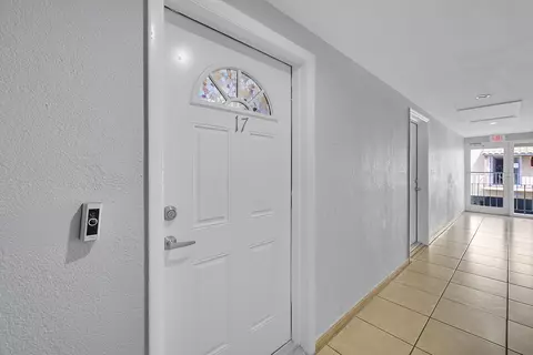 1350 W 53rd St #17, Hialeah, FL 33012