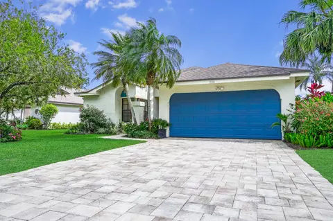 13336 Touchstone Ct, Palm Beach Gardens, FL 33418