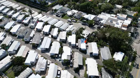19 Bamboo Dr #B, Briny Breezes, FL 33435
