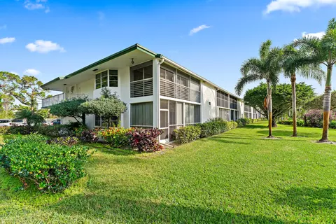 11 Garden St #108T, Tequesta, FL 33469