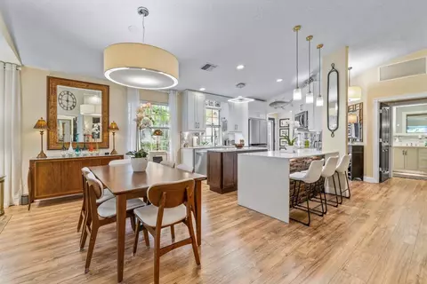 8286 Old Forest Rd, Palm Beach Gardens, FL 33410