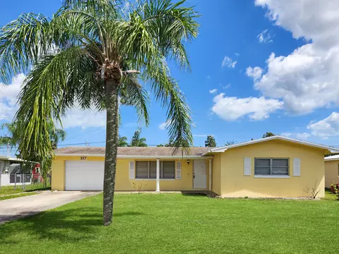 217 E Arbor Ave, Port Saint Lucie, FL 34952