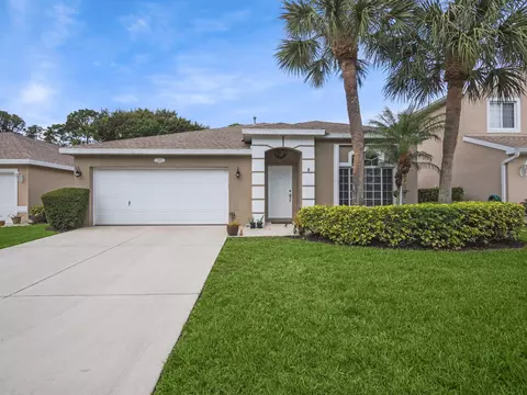 2432 SE Springtree Pl, Stuart, FL 34997