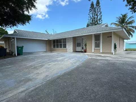 209 SW Thornhill Dr, Port Saint Lucie, FL 34984