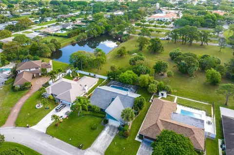9034 Gardens Glen Cir, Palm Beach Gardens, FL 33418