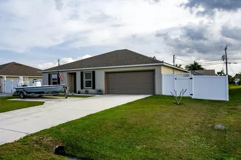 526 SW Paar Dr, Port Saint Lucie, FL 34953
