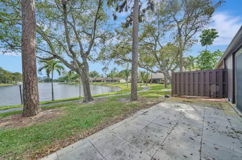 447 Pine Glen Ln #D, Greenacres, FL 33463
