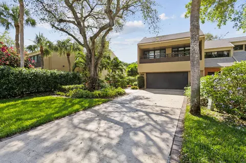 706 St Albans Dr, Boca Raton, FL 33486