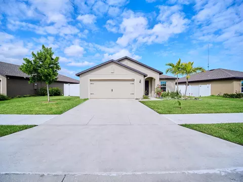 5531 Imagination Dr, Fort Pierce, FL 34947