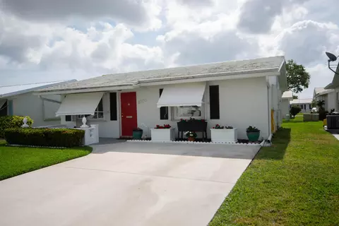 2370 SW 11th Ave, Boynton Beach, FL 33426