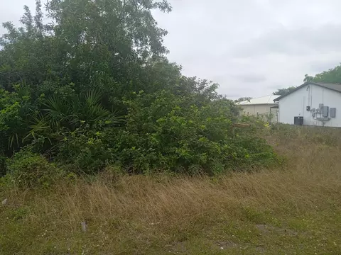 3305 23rd St SW, Lehigh Acres, FL 33976