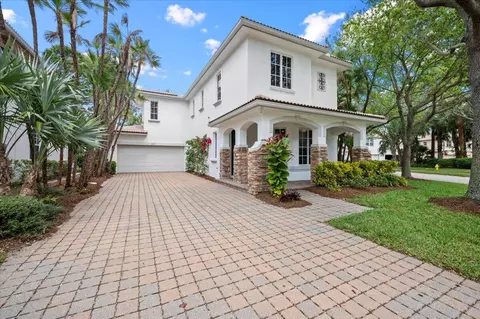 371 Columbus St, Palm Beach Gardens, FL 33410