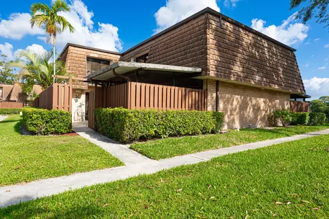 2115 21st Ln, Greenacres, FL 33463