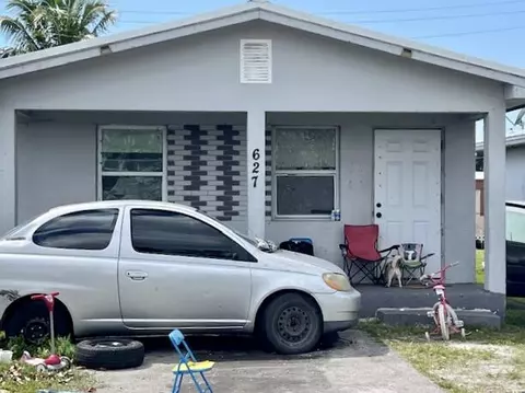 627 Amaryllis Ave, Pahokee, FL 33476