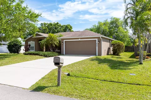 656 SW Lucero Dr, Port Saint Lucie, FL 34983