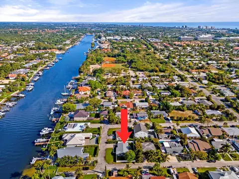 2093 S Suzanne Cir, North Palm Beach, FL 33408