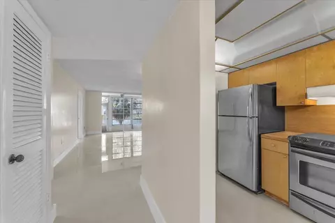 3001 Sunrise Lakes Dr E #111, Sunrise, FL 33322